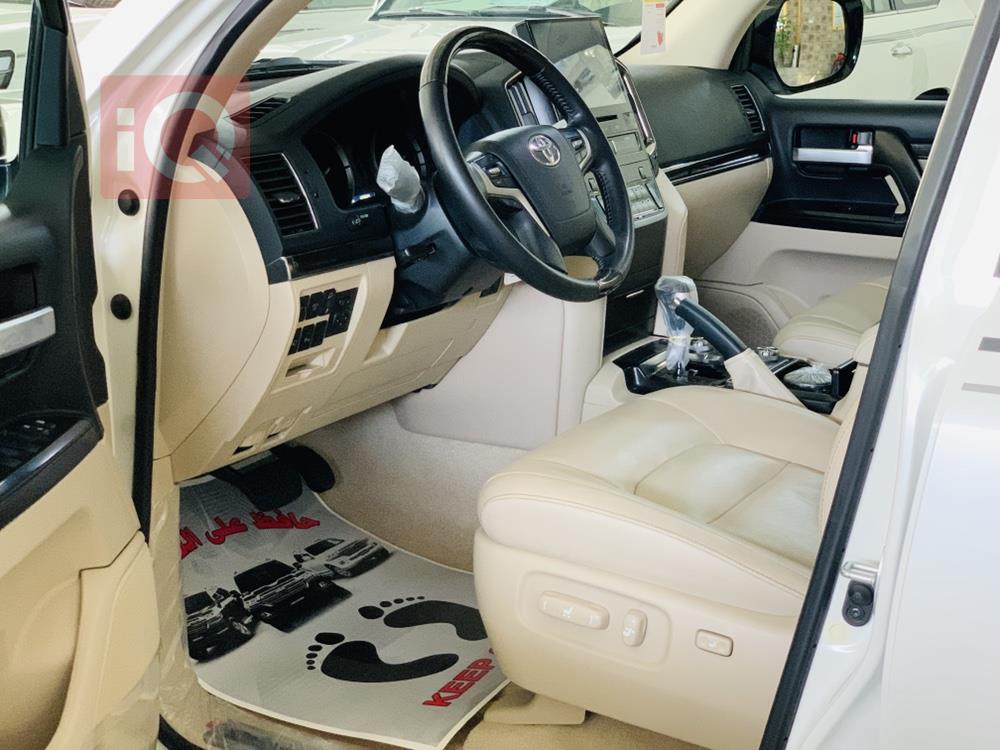 تۆیۆتا لاند کروزەر